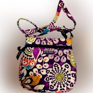 Vera Bradley Paisleybod Bag. Like New. Measure's 8"H and 9"W.